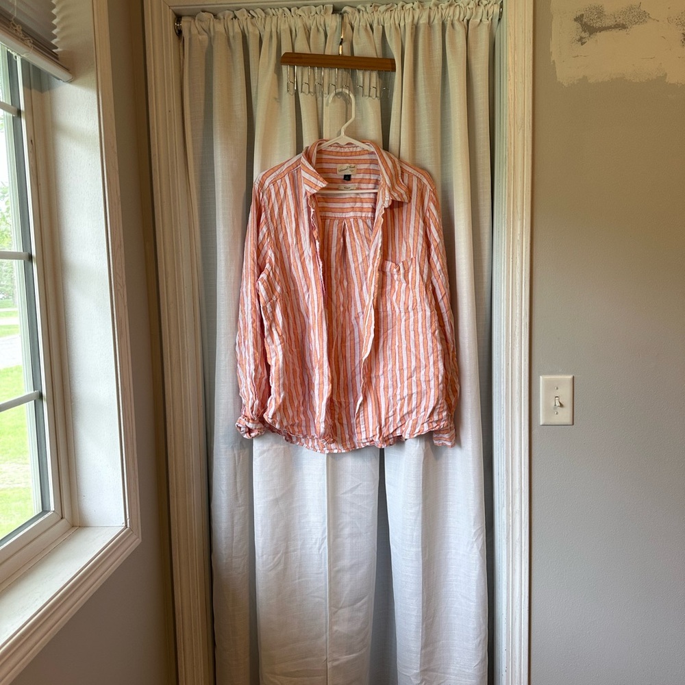 Universal Thread Pink and White Casual Button Down Shirt